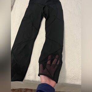 Lululemon black leggings with lace insert - size 6